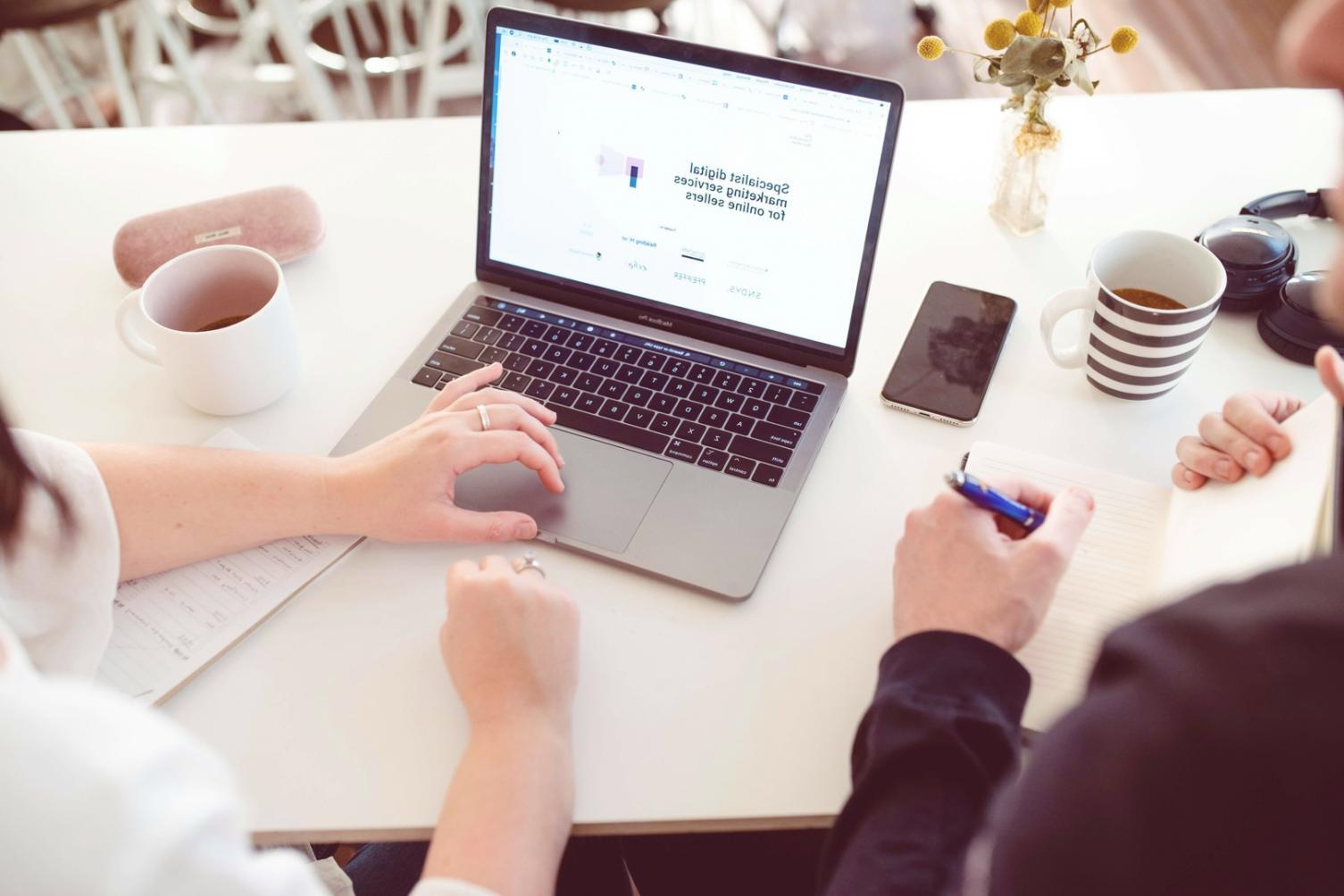 SEO içerik eğitimi alan öğrenci